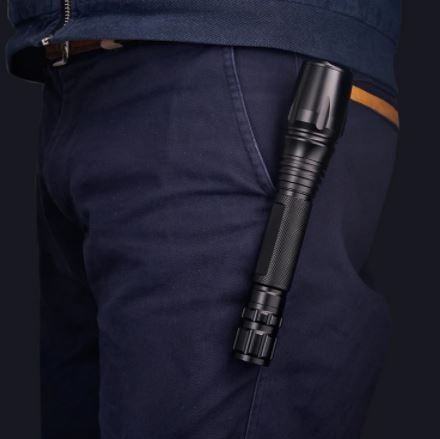 Lanterna Tática Recarregável a Prova d'agua